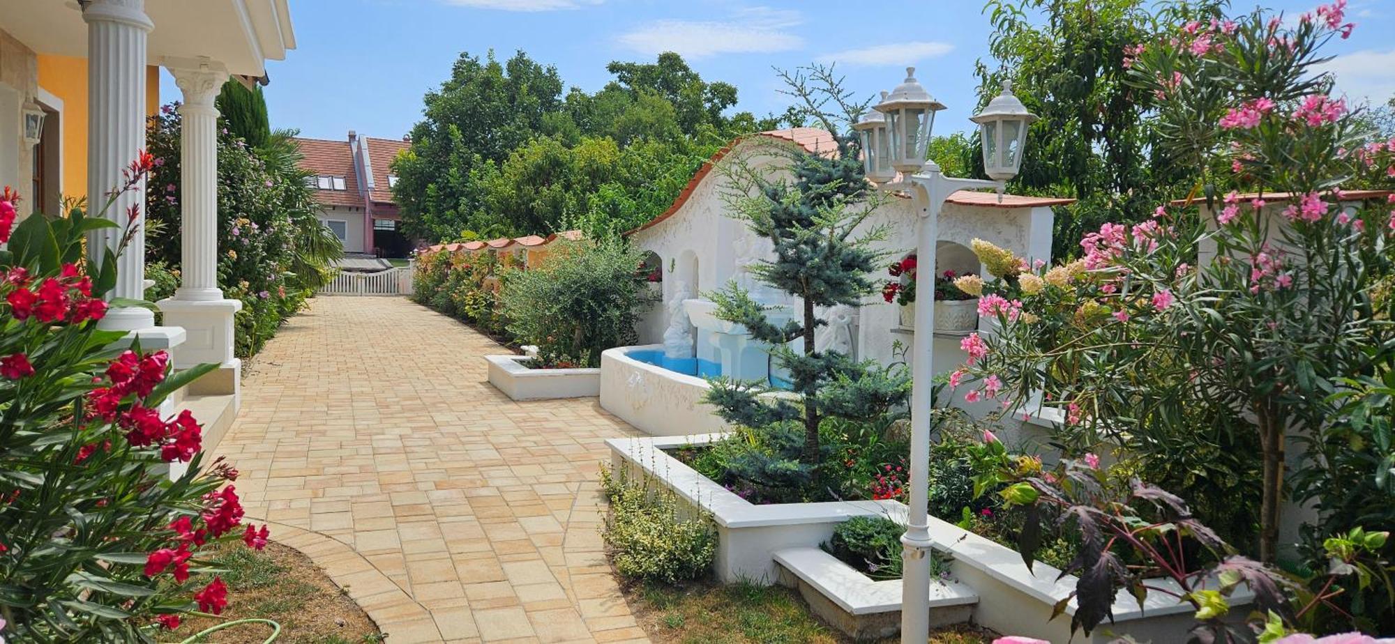 Paradise-Garden-Zamárdi Exterior photo